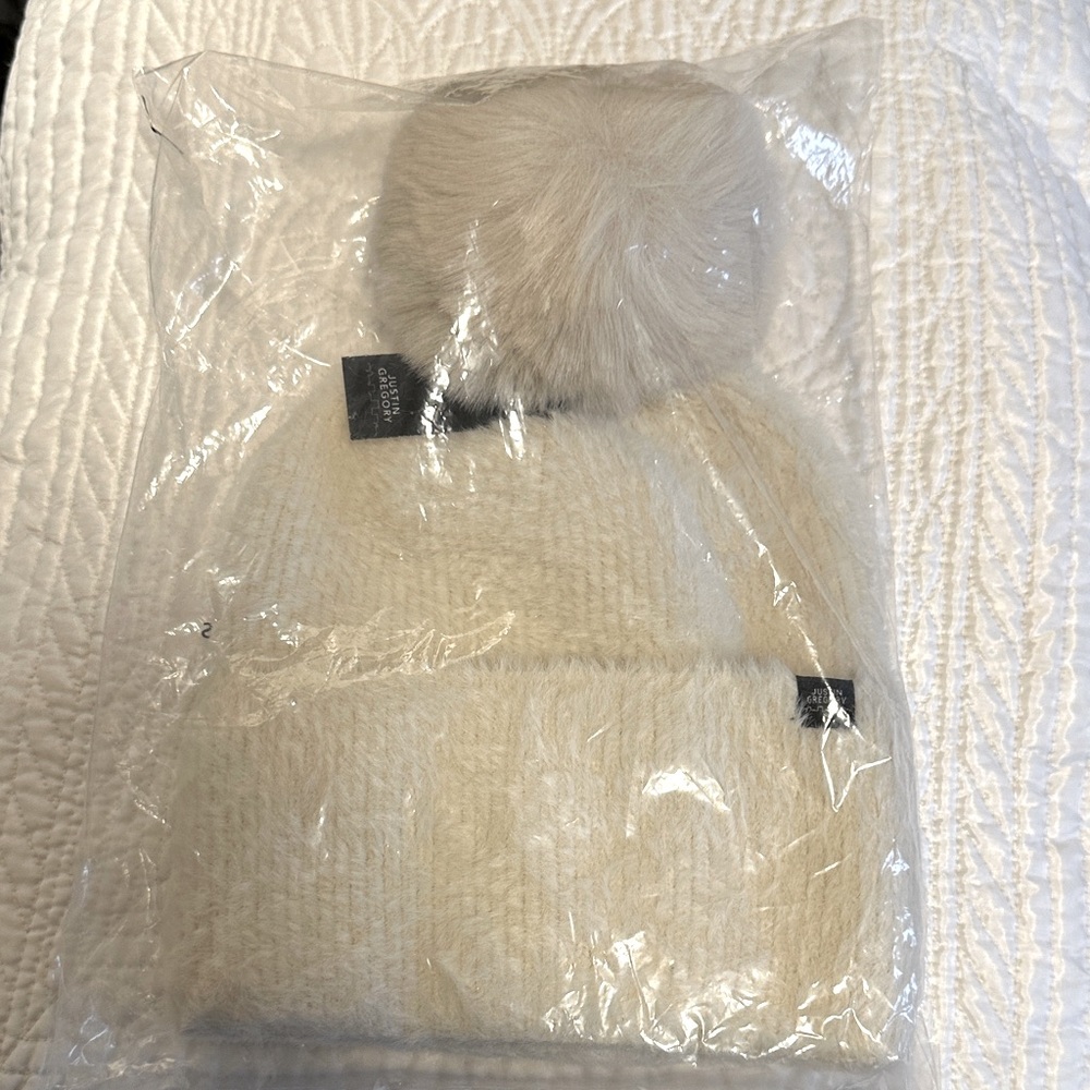 White Knit Winter Pom-Pom Beanie Size one size